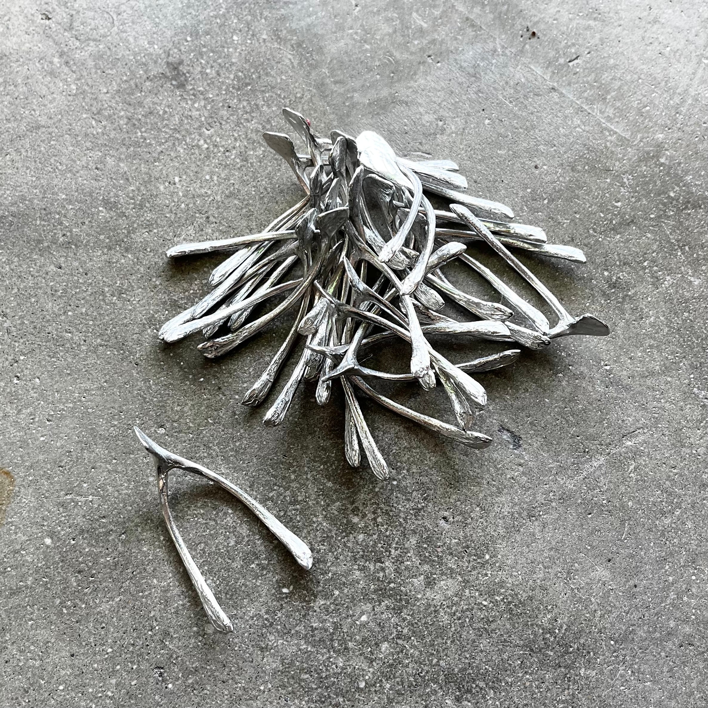 Metal wishbone trinkets