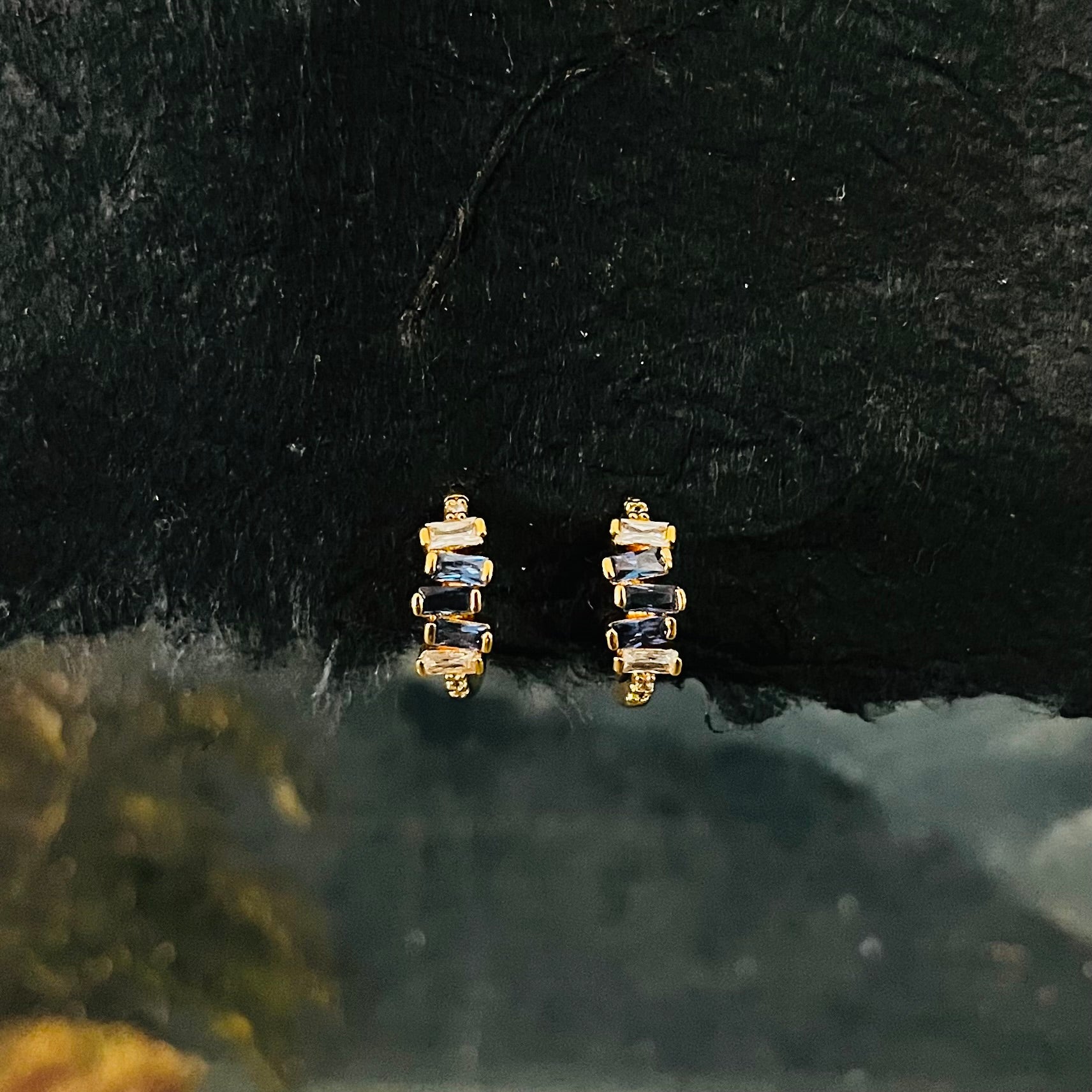 gold huggie ombre baugette earrings