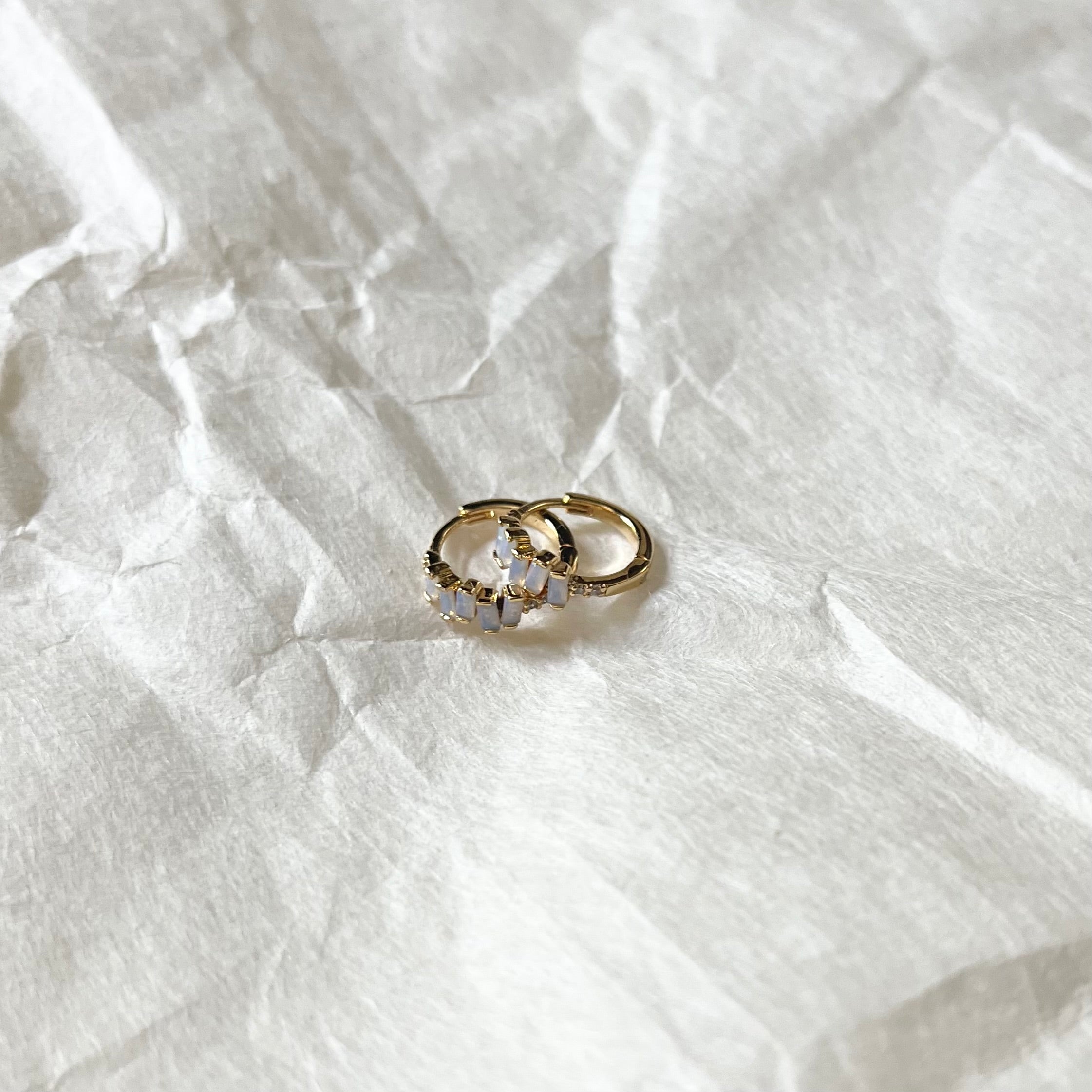 Bezel huggie earring