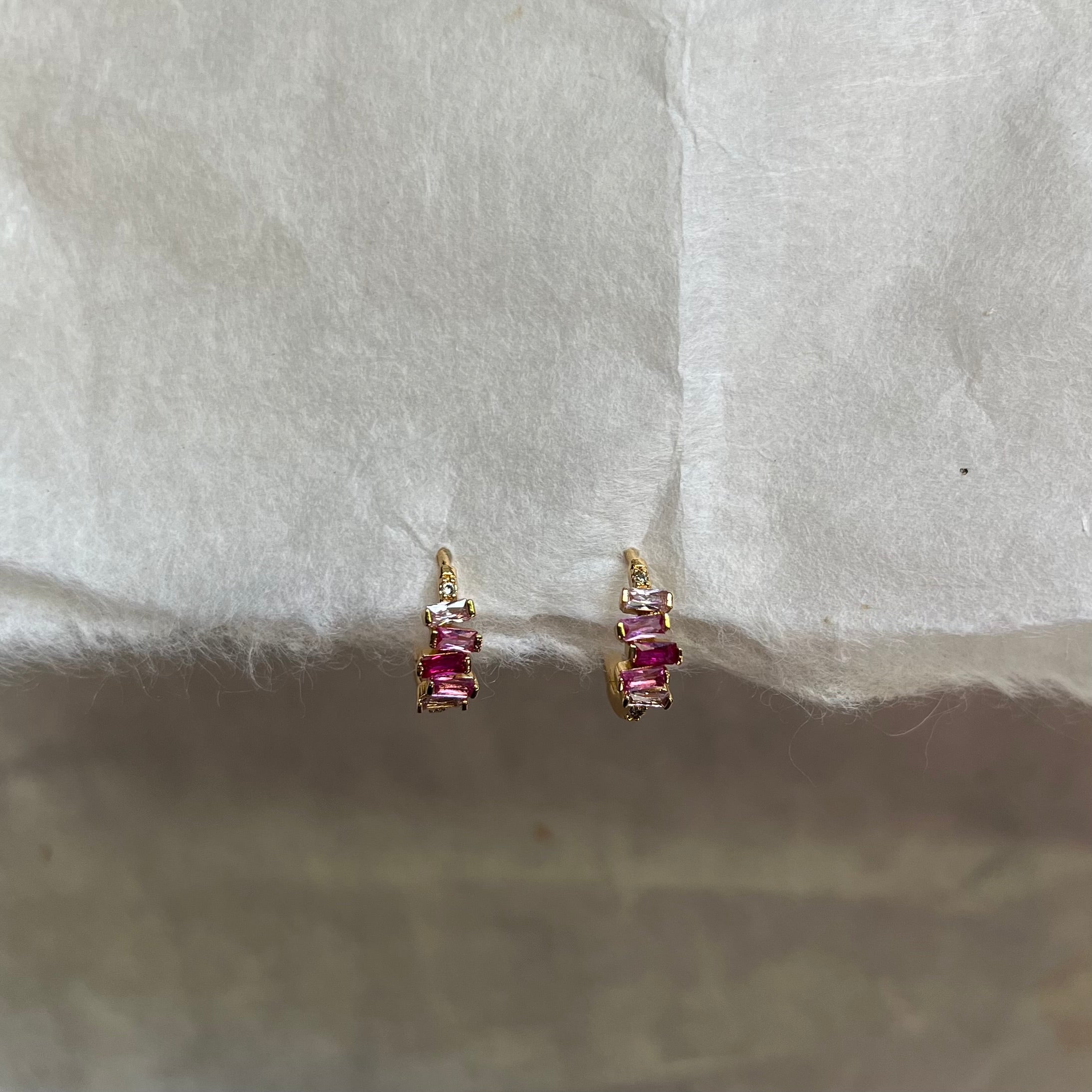 Bezel huggie earring