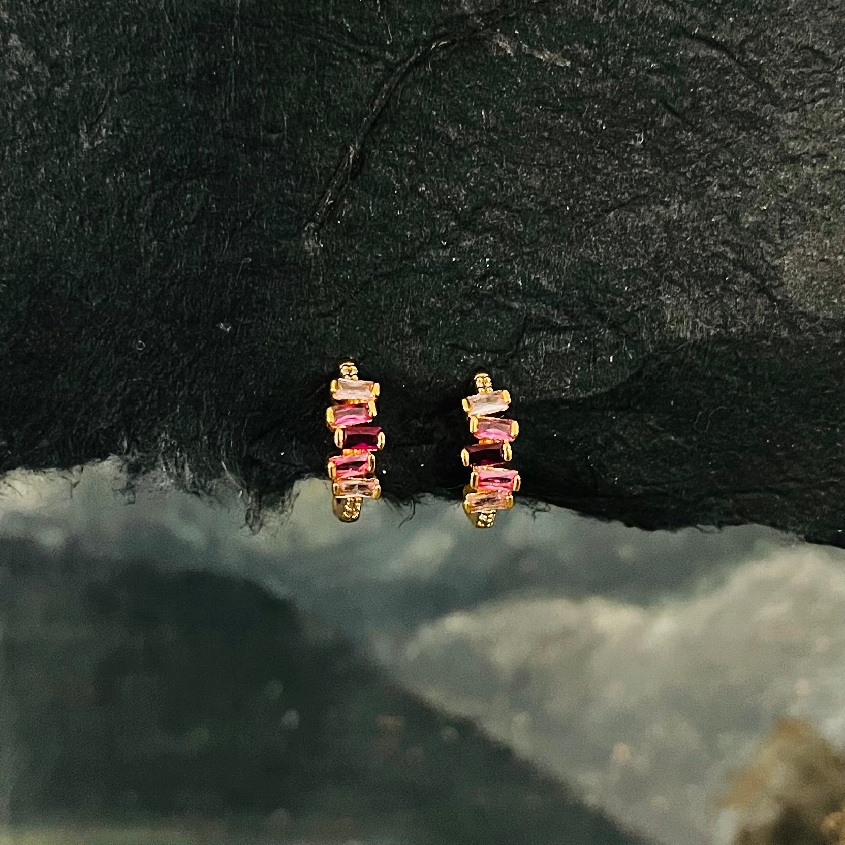 gold huggie ombre baugette earrings