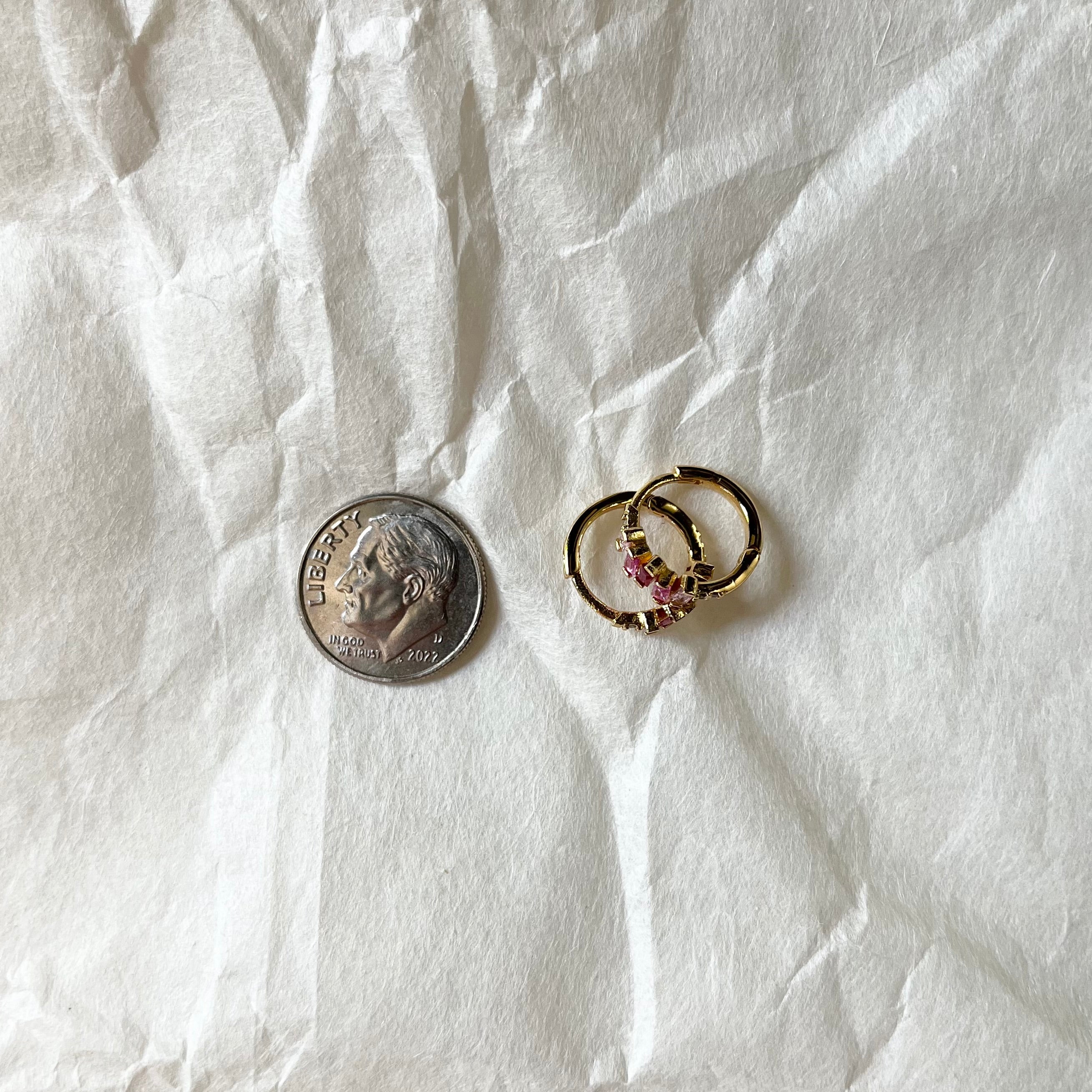 Bezel huggie earring