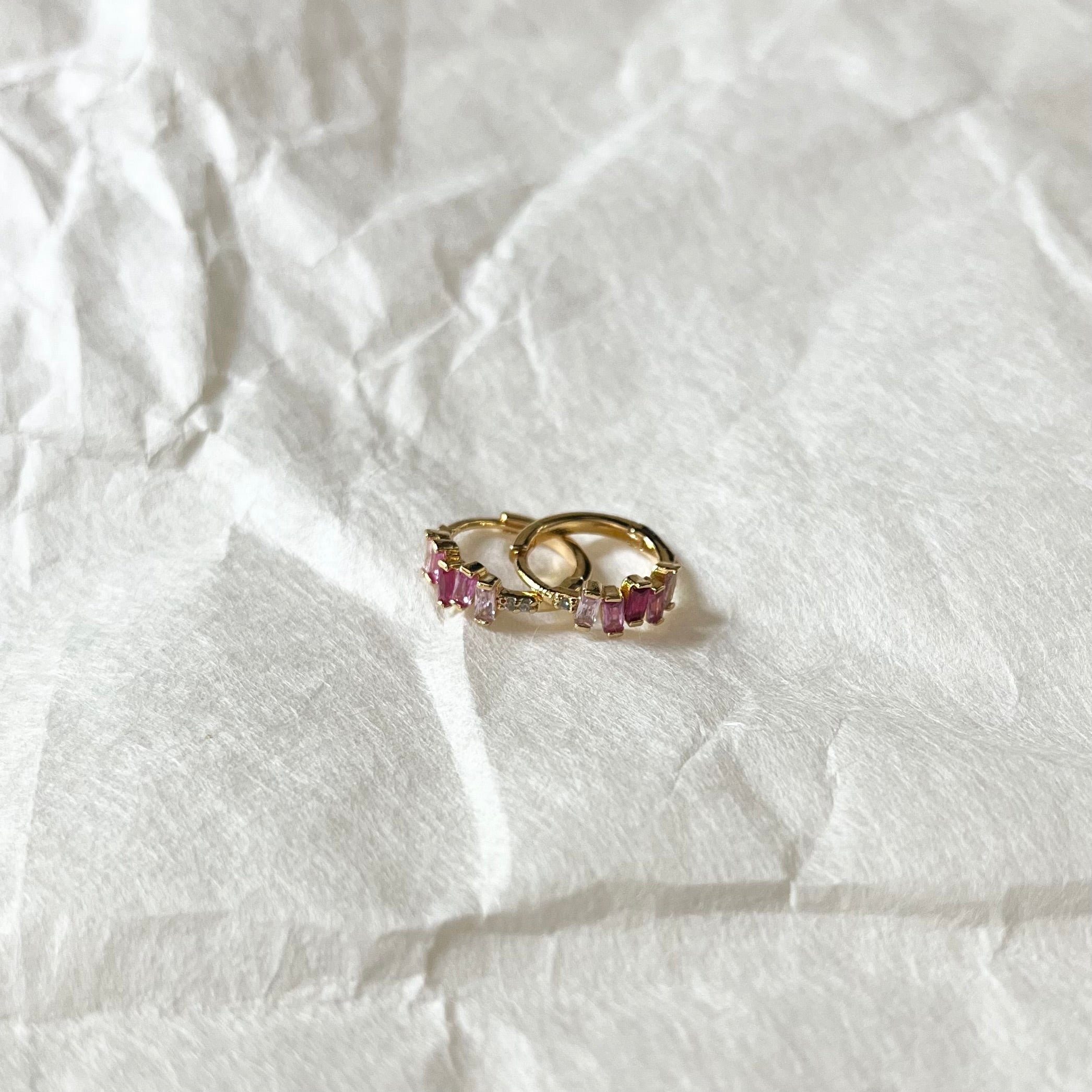 Bezel huggie earring