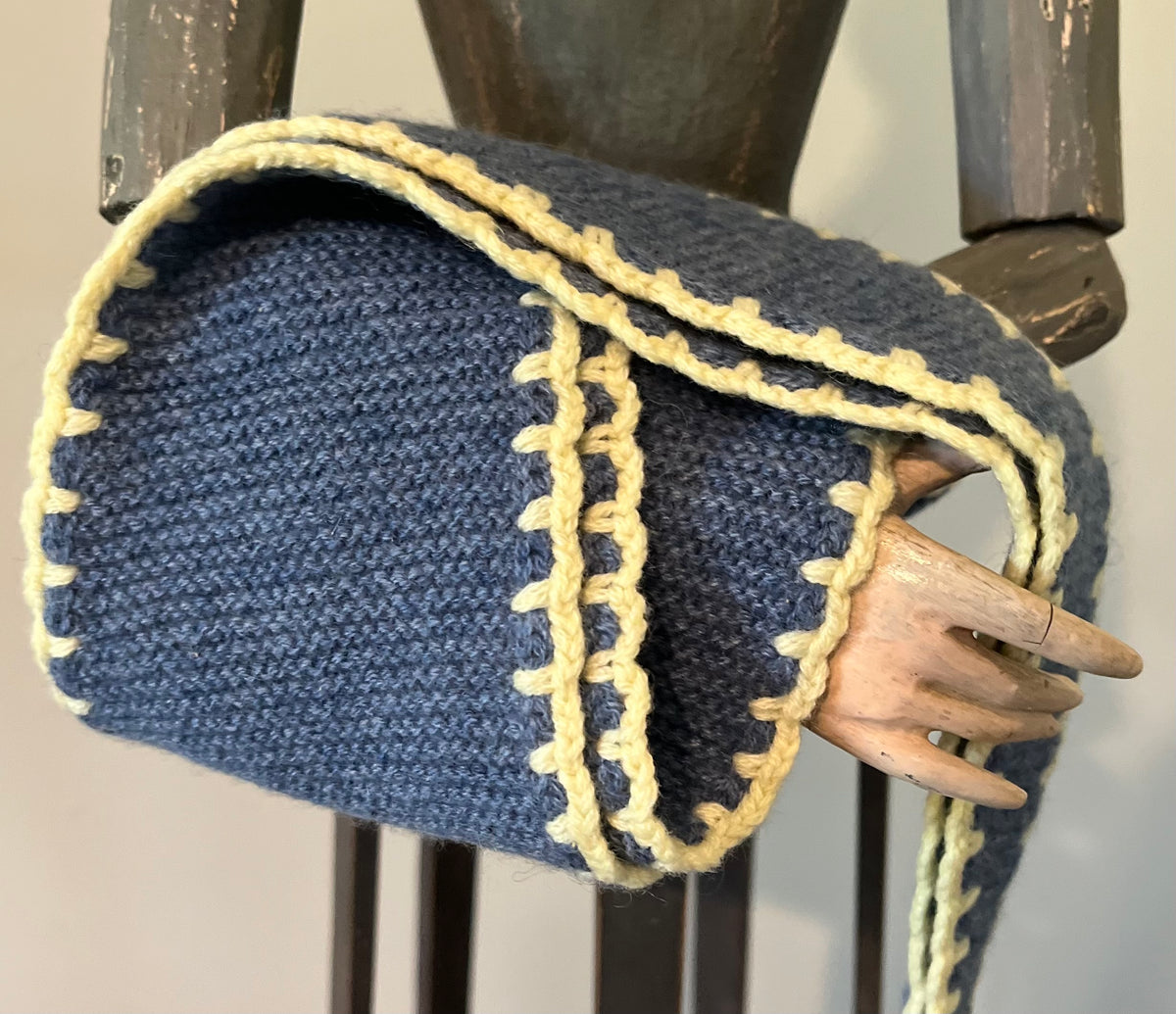 Cashmere Triangle neck scarf.