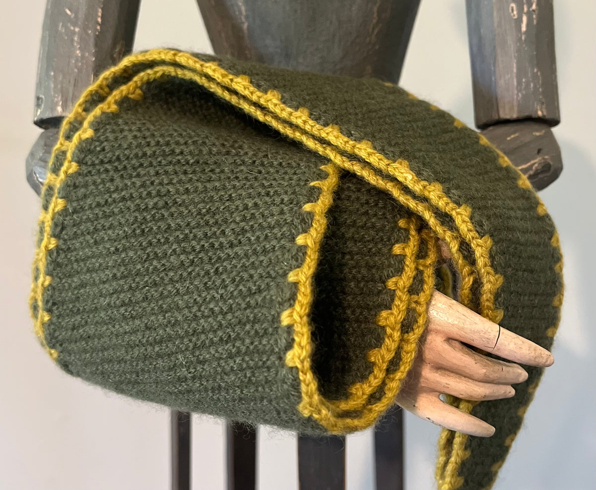 Cashmere Triangle neck scarf.