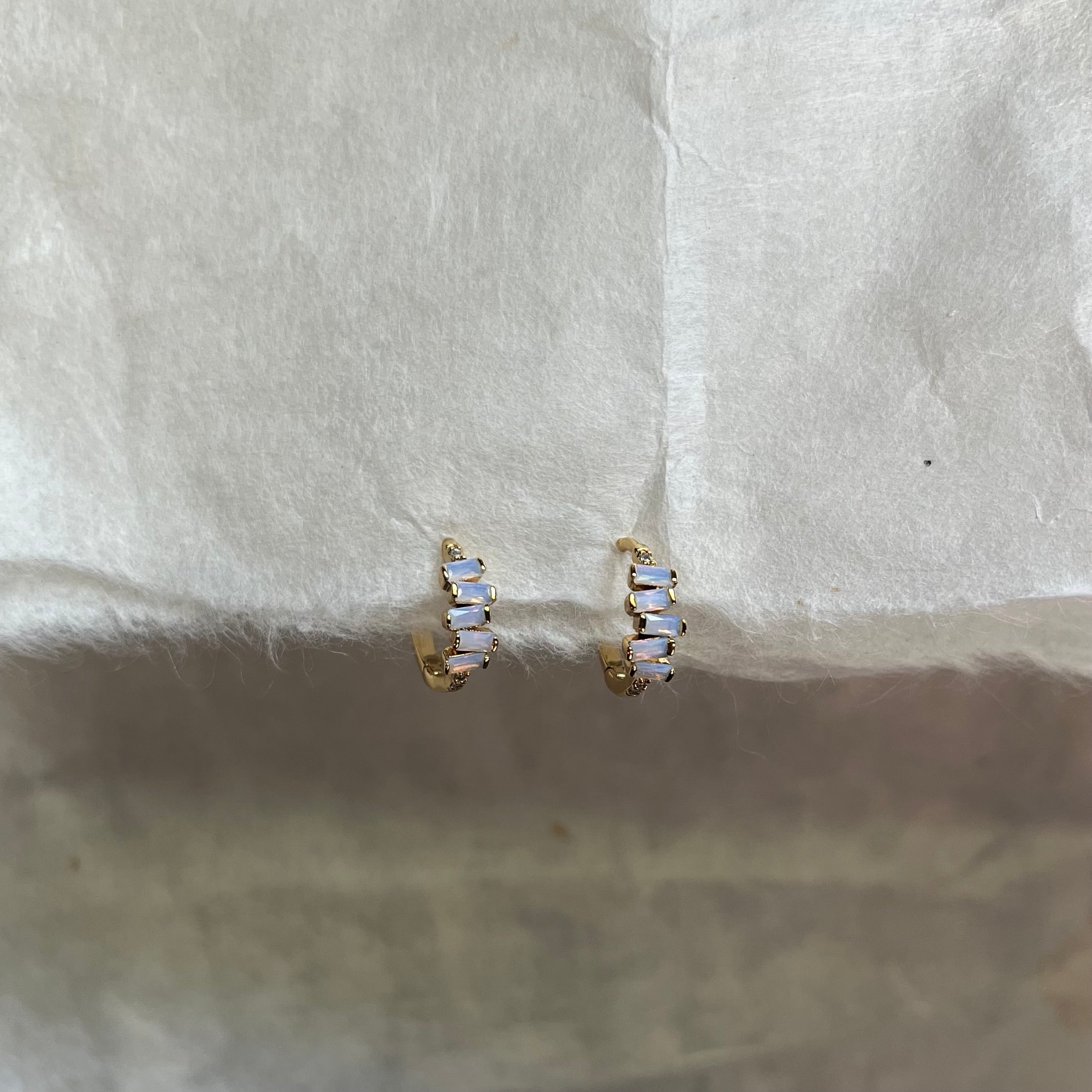 Bezel huggie earring